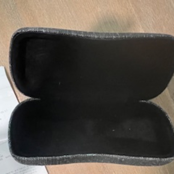 Chanel Sunglasses - Beautiful and in EXCELLENT Condition - Picture 10 of 11